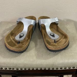 Birkenstock Gizeh thong silver leather sandals size 40EU - US 9.5 - 10